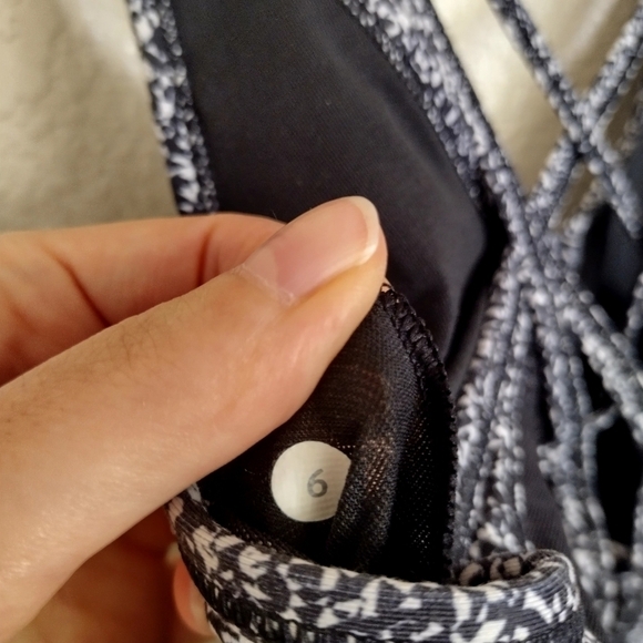 Lululemon Tank Top Iced Wave White Black Mesh wild angel sz 6 - Picture 7 of 7